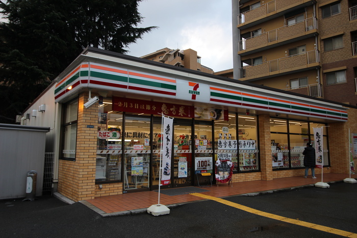 コンビニ　セブンイレブン（コンビニ）まで450m