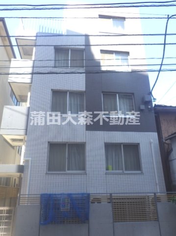 建物外観　2010年7月築　RC鉄筋コンクリート造地上4階建て地下1階