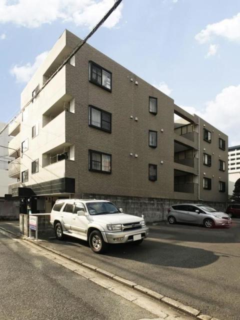 駐車場　建物外観