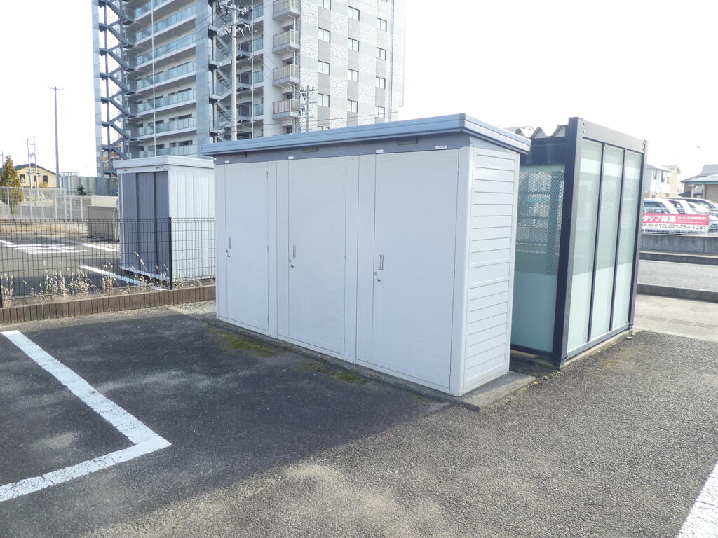 その他設備　物置き、専用ゴミ捨て場