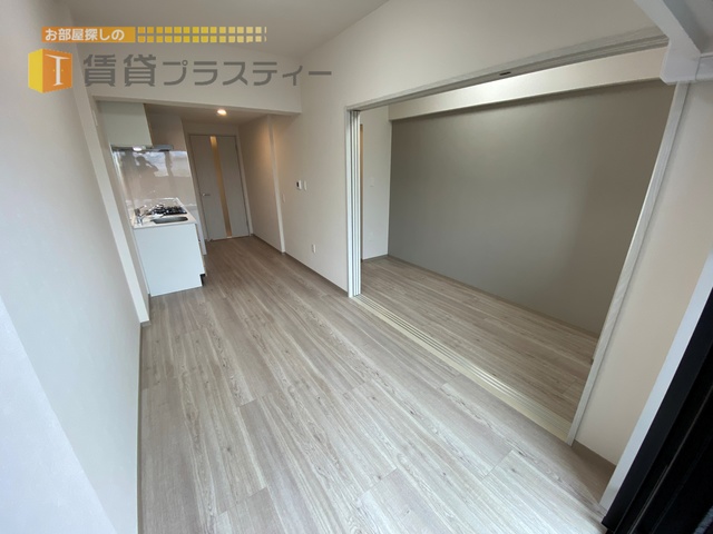 居室・リビング　白色基調の清潔感のあるお部屋
