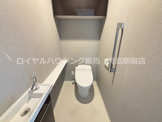 トイレ　☆お手入れのしやすいタンクレストイレ☆