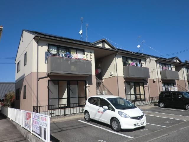 建物外観　全部屋角部屋の中階段タイプです。