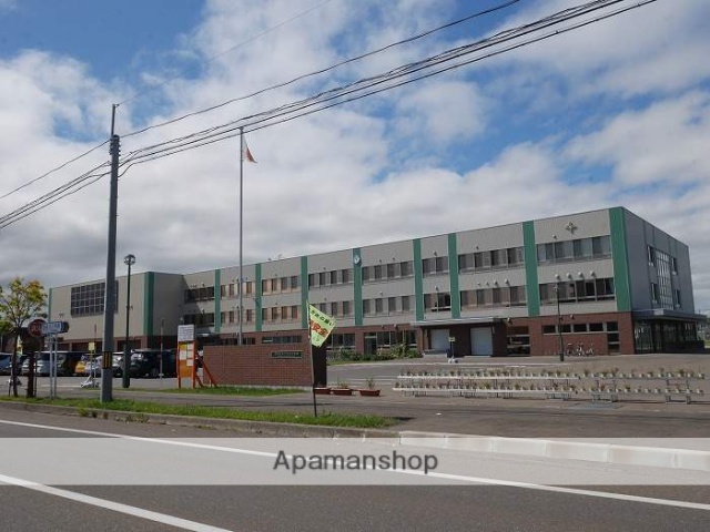 小学校　中央小学校（小学校）まで683m