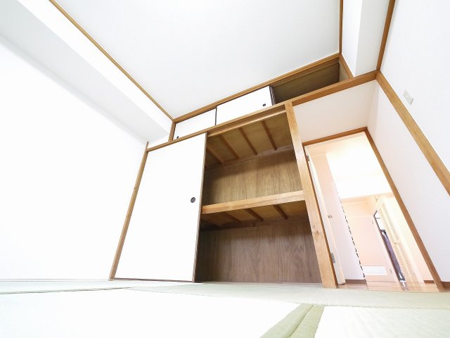 収納　大きな押入れもあり、収納力抜群です