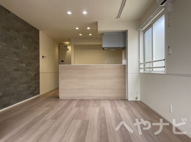 地下鉄東山線 本山駅 徒歩5分 3階建 築1年の居間写真