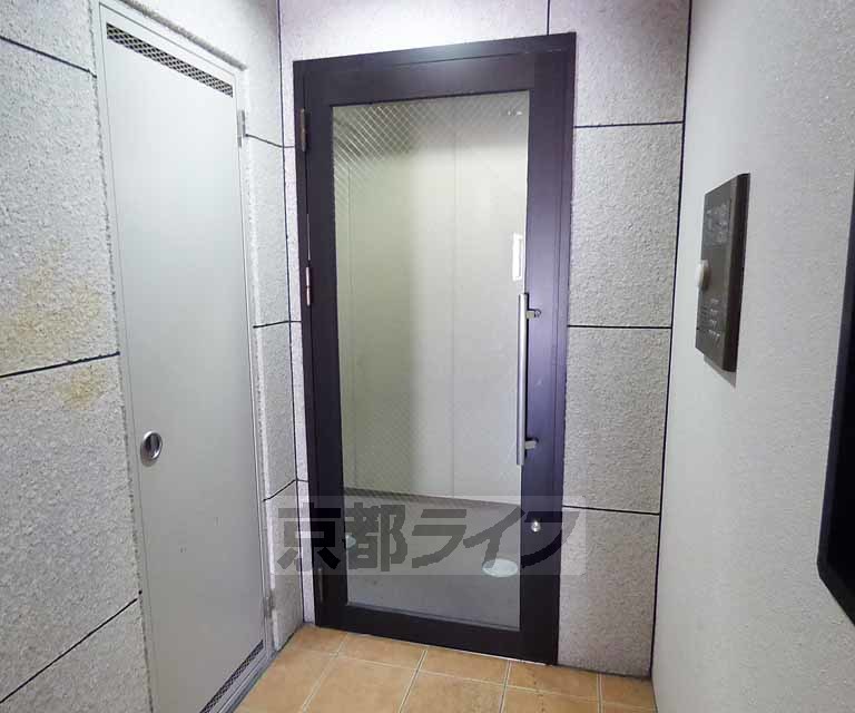 その他共有部分　建物入口です。