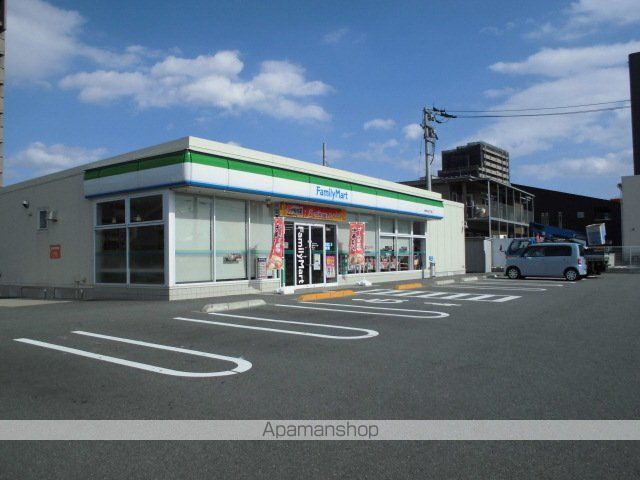 コンビニ　ファミリーマート（コンビニ）まで598m