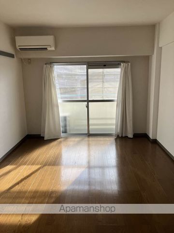 泉川マンションの居間写真