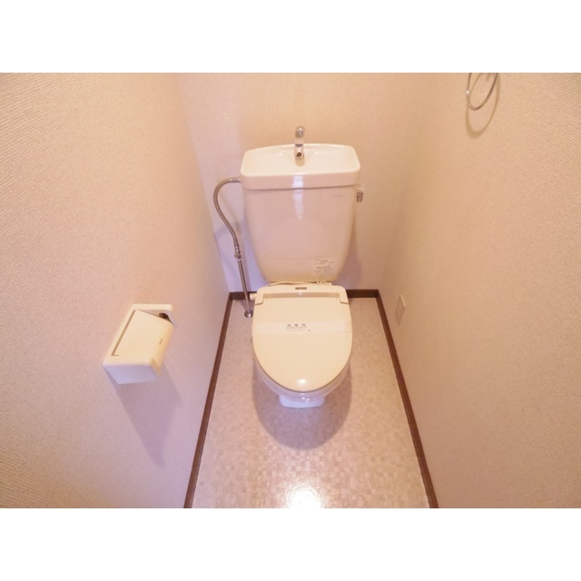 トイレ　※別部屋の参考写真になります。