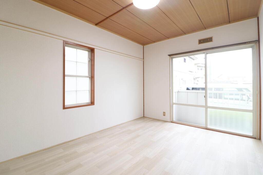 その他　もう一つの6.0帖の洋室です♪