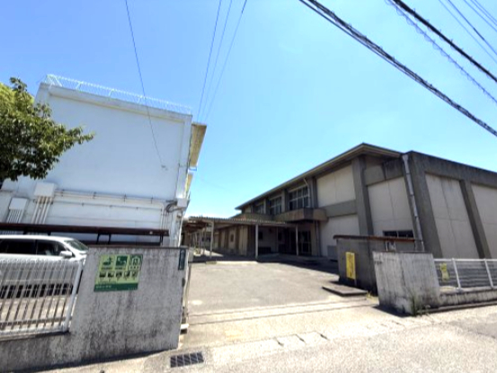 小学校　徳島市立昭和小学校（小学校）まで573m