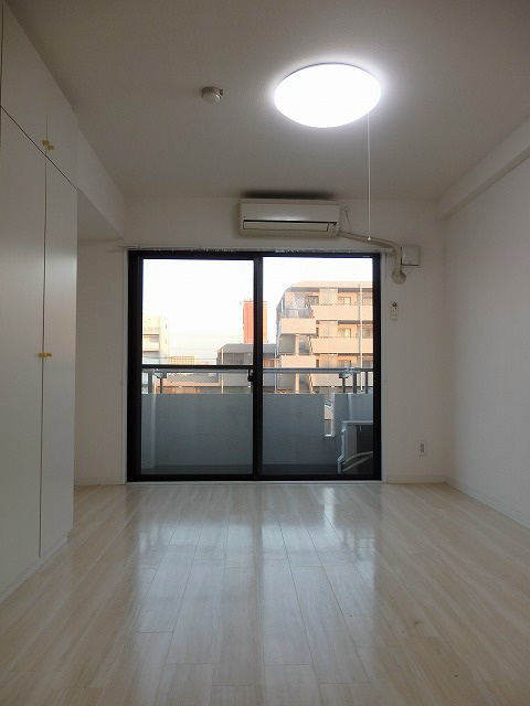 居室・リビング　他部屋写真