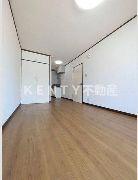 その他部屋・スペース　開放的な寝室です