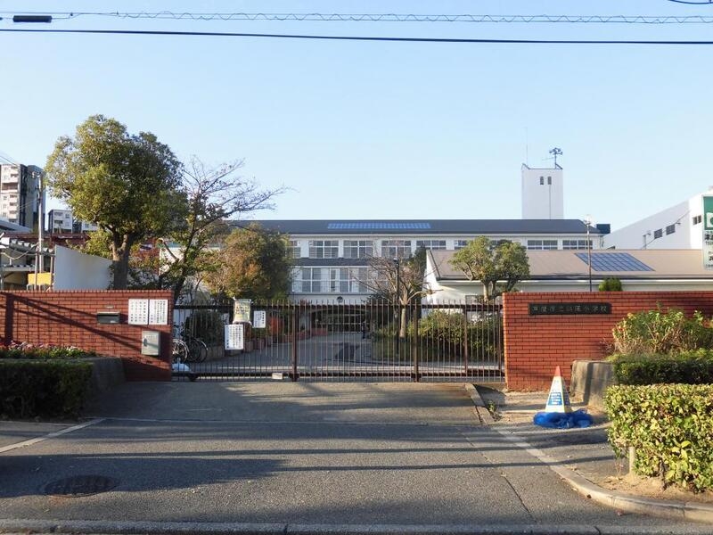 小学校　芦屋市立浜風小学校（小学校）まで552m