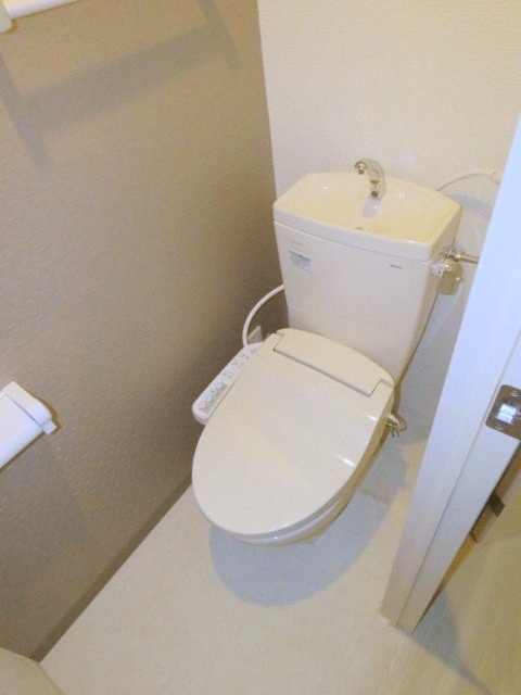 トイレ　ウォシュレット設置済みです。