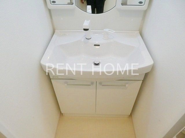 洗面設備　シャンプードレッサーの独立洗面台です。