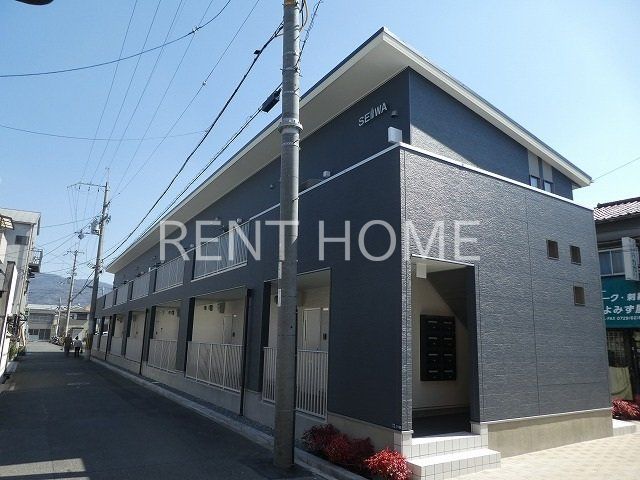 建物外観　2階建てのスマートな建物です。