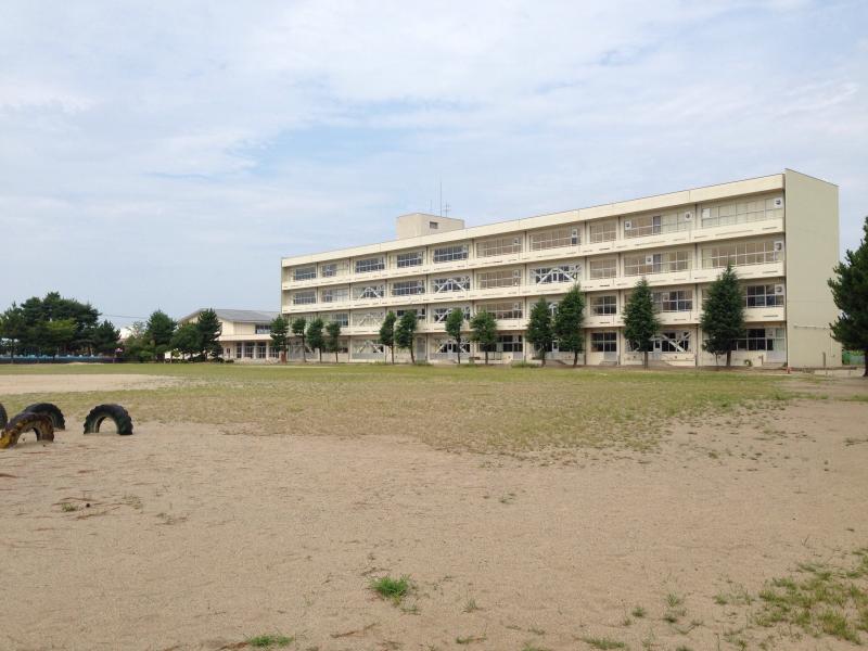 小学校　新潟市立葛塚東小学校（小学校）まで615m