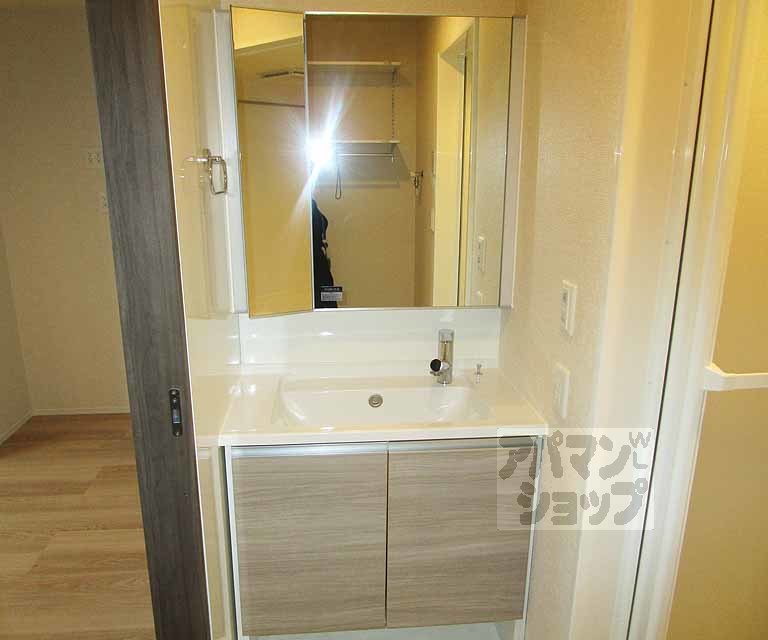 洗面設備　３０１号室の写真です。
