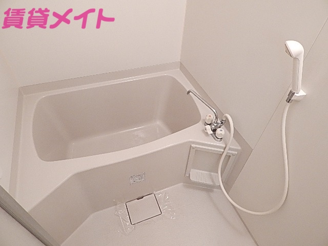 バス・シャワールーム　別部屋反転参考写真です