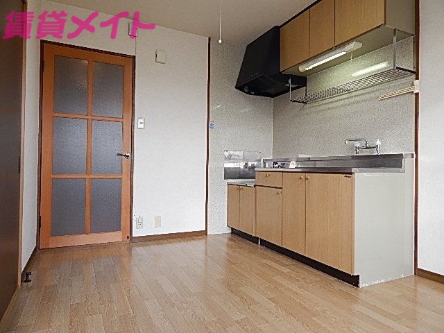 居室・リビング　別部屋反転参考写真です