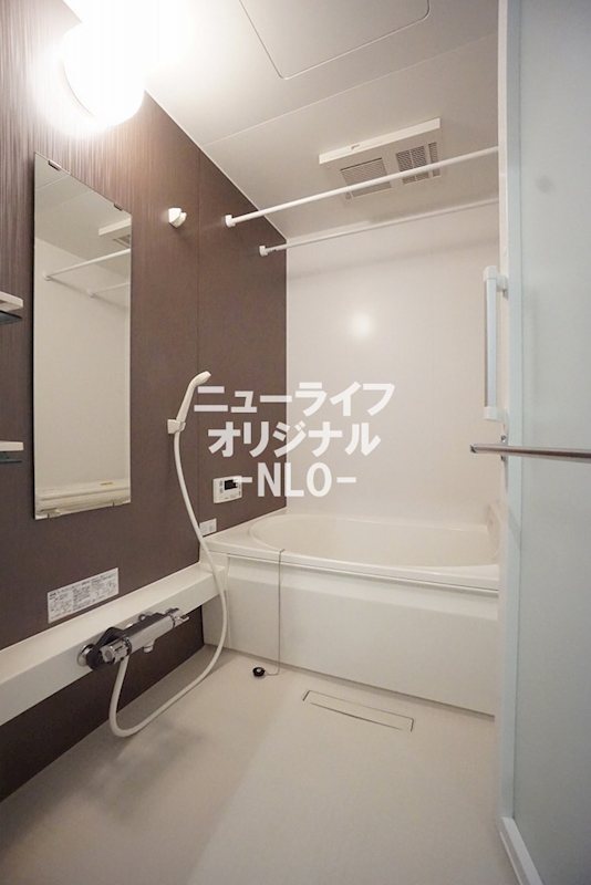 バス・シャワールーム　追焚機能はもちろん浴室乾燥機付きです。