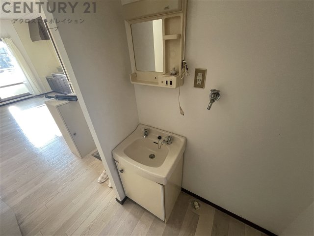 洗面設備　室内洗濯機置き場付きで便利！