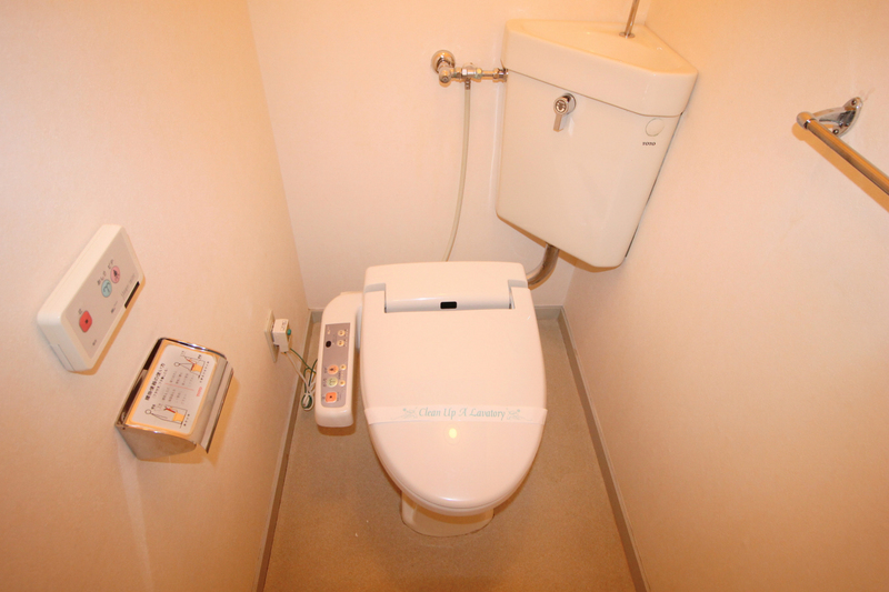 阪急宝塚線 豊中駅 徒歩6分 4階建 築46年のトイレ写真