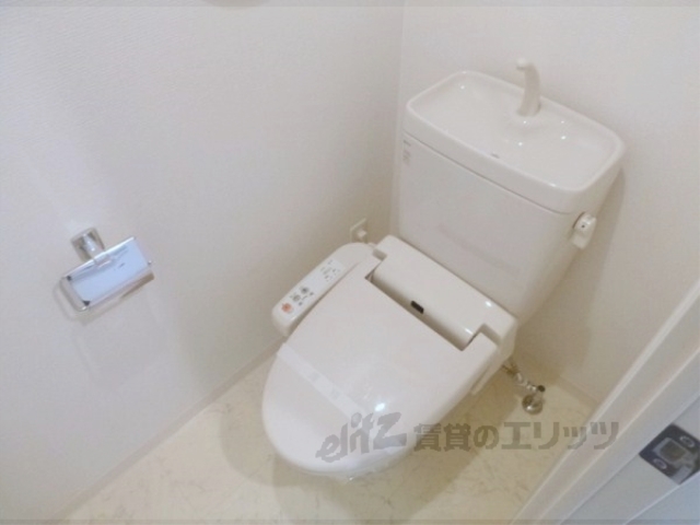 トイレ　ウォシュレット付いてます・