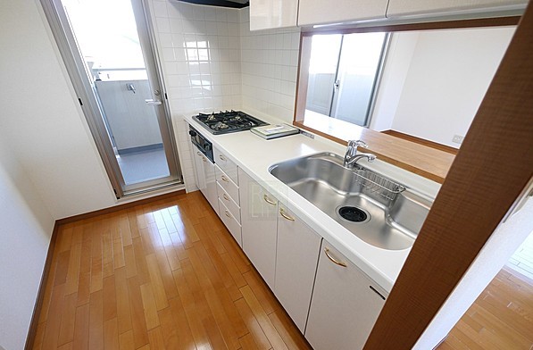 キッチン　写真は同タイプ住居です。