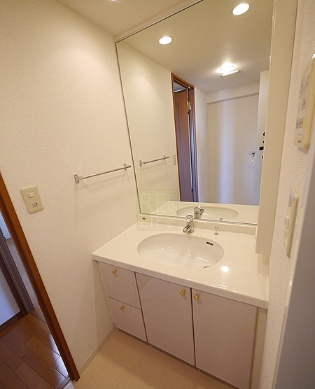 洗面設備　写真は同タイプ住居です。