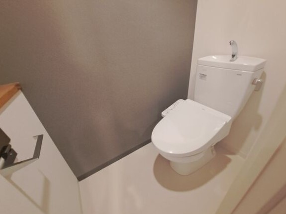 ＪＲ大阪環状線 弁天町駅 徒歩7分 9階建 築3年のトイレ写真