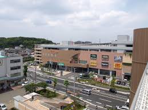 ショッピングセンター　トレッサ横浜（ショッピングセンター）まで650m