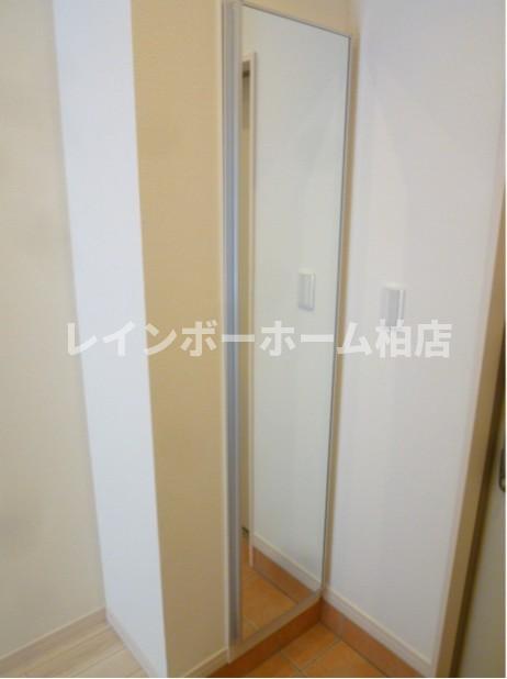 玄関　シューズボックスがあります