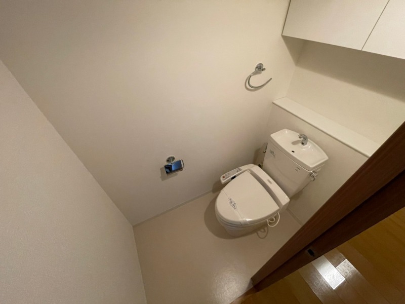 トイレ　ウォシュレット機能がついたトイレです。安心して使用できます。