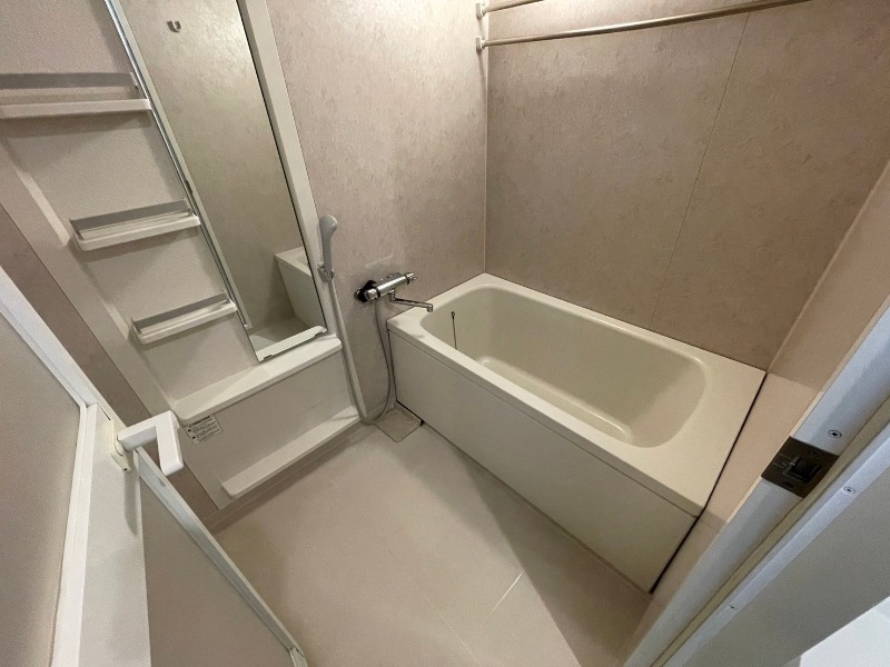 バス・シャワールーム　お風呂になります。一日の疲れを癒してくださいね。