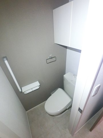 トイレ　※同タイプ写真になります