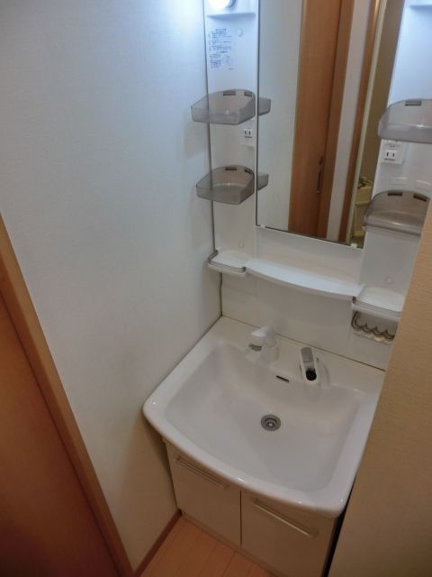 洗面設備　嬉しい独立洗面台。