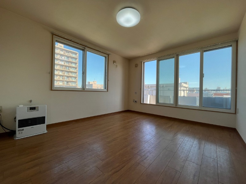 居室・リビング　明るいお部屋は気持ちよく過ごせそうですね。