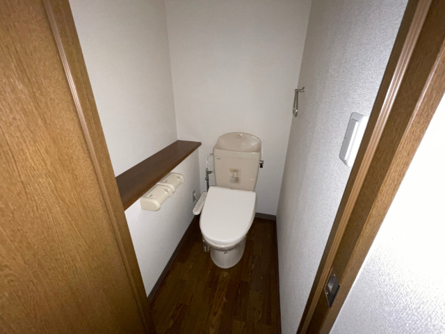 トイレ　温水洗浄便座付きのトイレです
