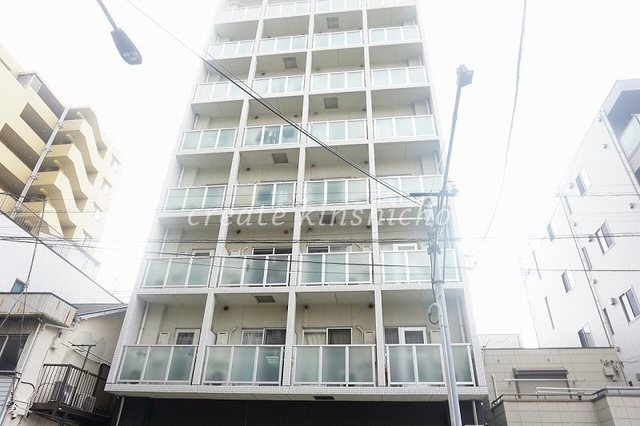 建物外観　８階建ての賃貸マンション