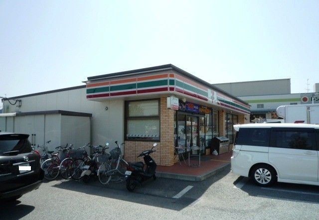 コンビニ　セブンイレブン（コンビニ）まで750m