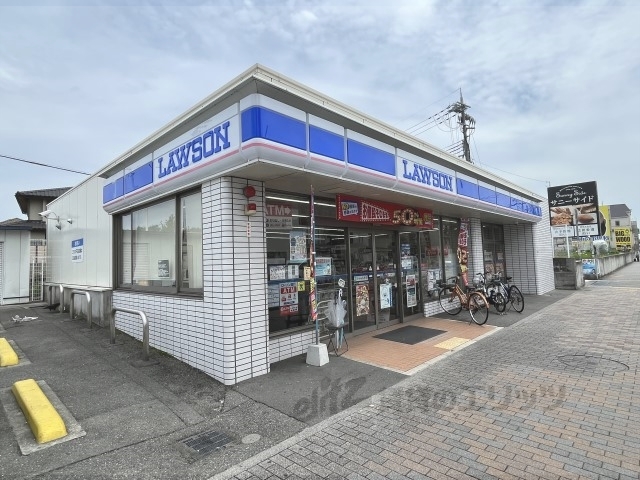 コンビニ　ローソン伊丹寺本三丁目店（コンビニ）まで350m