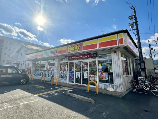 コンビニ　デイリーヤマザキ長岡京友岡店（コンビニ）まで597m