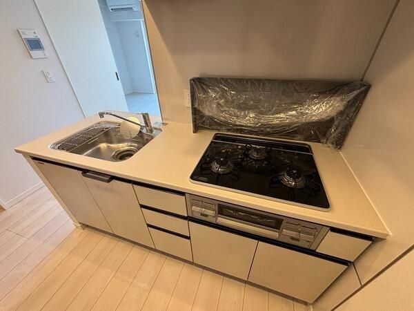 キッチン　※他号室写真使用（反転）