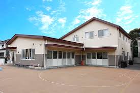 幼稚園・保育園　岸辺幼稚園（幼稚園・保育園）まで405m