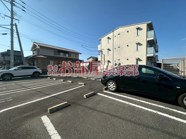 駐車場　車をお持ちの方に嬉しい駐車場付きの物件です