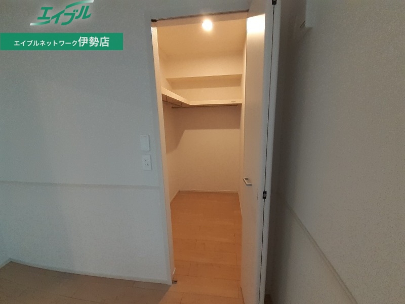 収納　同型参考写真