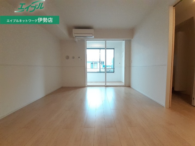 居室・リビング　同型参考写真